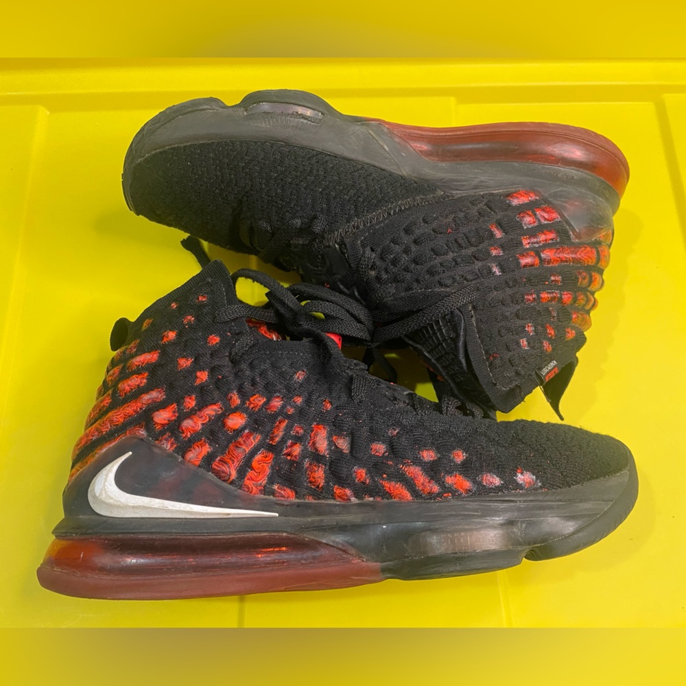 Nike Lebron James Sneakers BQ3177-006